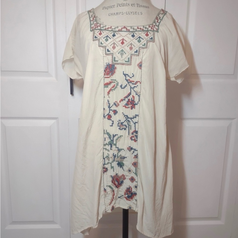Johnny Was 4 Love and Liberty
Bohemian Antique White
Embroidered Tunic Dress M